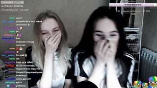 2 Russian Girls make out on Twitch Stream after a Big Donation.