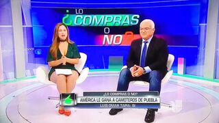 Ana Caty Hernández Goribuena En Minivestido Verde Piernona - YouTube (720p)