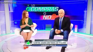 Ana Caty Hernández Goribuena En Minivestido Verde Piernona - YouTube (720p)