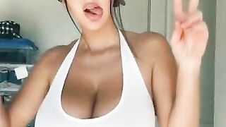 CRAZY BITCH WITH AWESOME BODY SHAPE