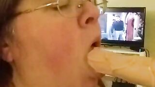 Piggy fucking herself