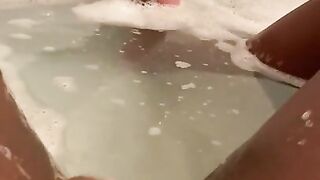 Bathtub Pussy