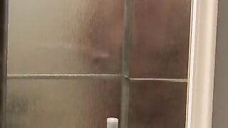 Caught my girlfriend’s orgasm with the shower head