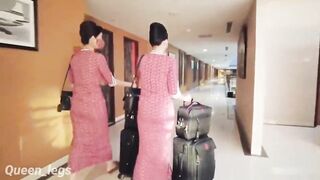 pramugari cantik main di kamar hotel , Beautiful Stewardess