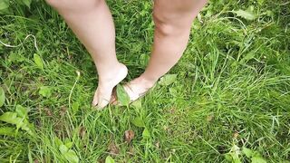 Workout her Bare Legs and Feet on Green Grass in Public