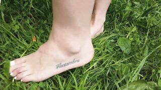 Workout her Bare Legs and Feet on Green Grass in Public