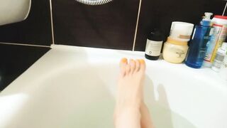 MASTURBATION IN THE BATHROOM WHILE MY BOYFRIEND IS WORKING