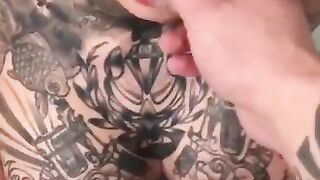 mara inkpeapel die geile tattoo sau gibt ein geilen blowjob