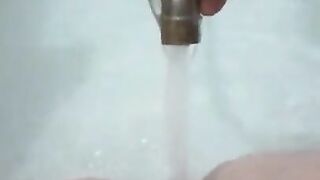 Object insertion: open shower in my pussy until I squirt