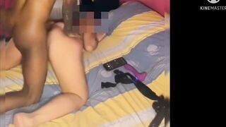 Esposa Hace Cornudo a Su Marido Mientras El Trabaja