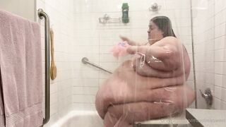 USSBBW in the shower