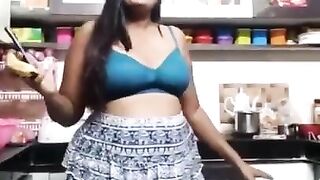 Swathi Expensive Blow Job කටේ කැරි අරින අම්මන්ඩී