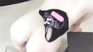 首輪&ローター挿入散歩ケツ叩かれ喜ぶ人妻 Wearing a Collar & Adult Toys Married Pet's Ass Banging for a Walk and SEX