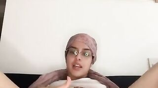 Arab giving female anatomy lessons using her vagina as a sample if you want to see the full video su