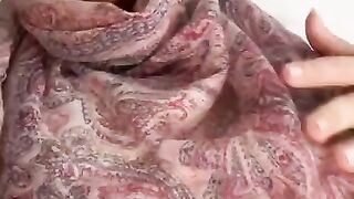 Arab giving female anatomy lessons using her vagina as a sample if you want to see the full video su