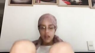 Arab giving female anatomy lessons using her vagina as a sample if you want to see the full video su