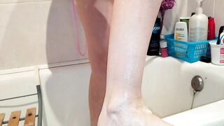 Shaves legs and pussy Masturbation in the shower Beautiful ass Fitonny rubbing the clit