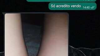 Novinha molhadinha em conversa quente no whatsapp zap