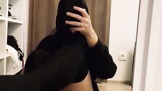 I love to get nude in the mirror! Watch my sweet pussy and curvy booty naked