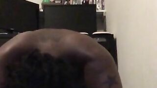 Ebony slut using fuck machine