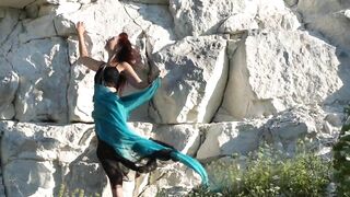 Dance improvisation on the Rock