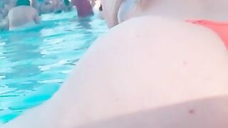 HUGE Booty White Girl Twerking in Pool In Texas