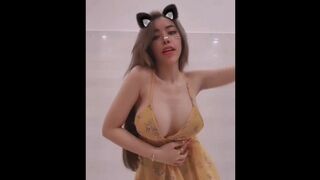 Bigo Live chick sabay pinagbounce ang boobs at pwet