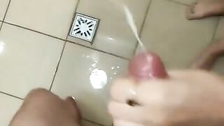 Beautiful real stranger jerked off my dick and had sex in a public shower (real dick flashing)