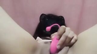 Llego caliente a casa y me masturbo con mi vibrador