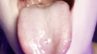 Gag reflex. Drooling and gagging by metal mouth