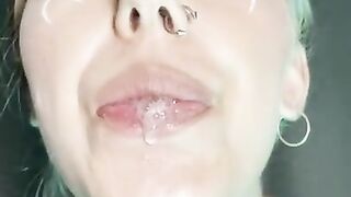 Gag reflex. Drooling and gagging by metal mouth