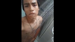 Nos Metemos A Bañar...