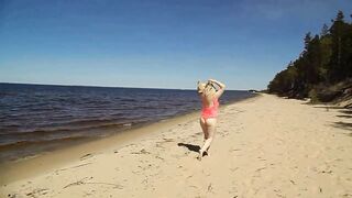 Juicy MILF in a pink swimsuit, on the beach