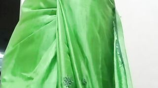 Tamil wife remove saree