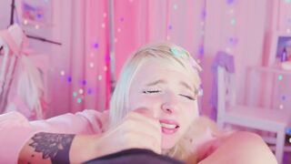 Teen girl does blowjob and stepbrother cum on her face