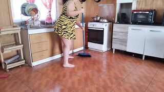 stepmom cleaning kitchen