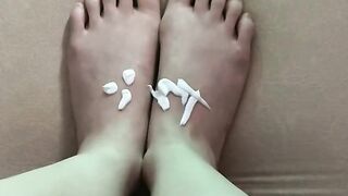 massage sexy feet in cream