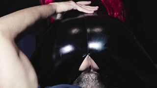 Redheaded girl in latex licked to orgasm - 4k video