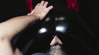 Redheaded girl in latex licked to orgasm - 4k video