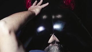 Redheaded girl in latex licked to orgasm - 4k video