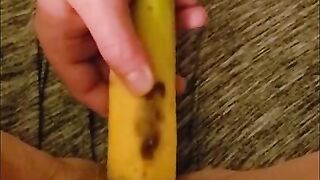 Fan request to use a banana ends in hard orgasm