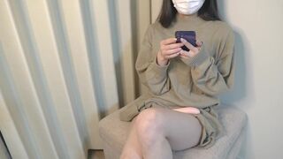 女子もこうやって動画を見ながらするんです