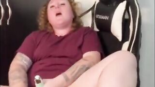 Amateur redhead masturbates in husbands gaming chair while he's at work