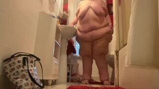 SSBBW Steps On Talking Scale