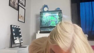 Hot blonde chick get fucked by scream